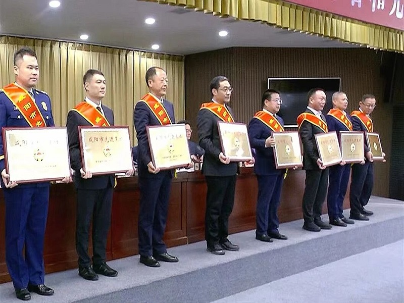 喜報(bào)!咸陽(yáng)路橋工程公司榮獲咸陽(yáng)市 “先進(jìn)集體”榮譽(yù)稱號(hào)